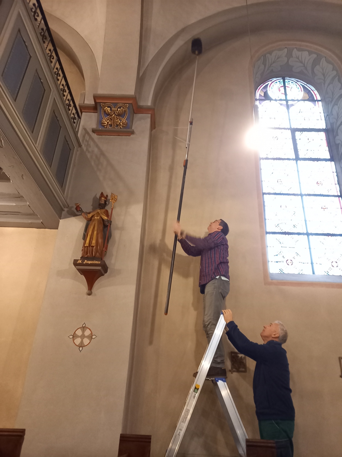 Blitzblanktag in der Kirche St. Nikolaus