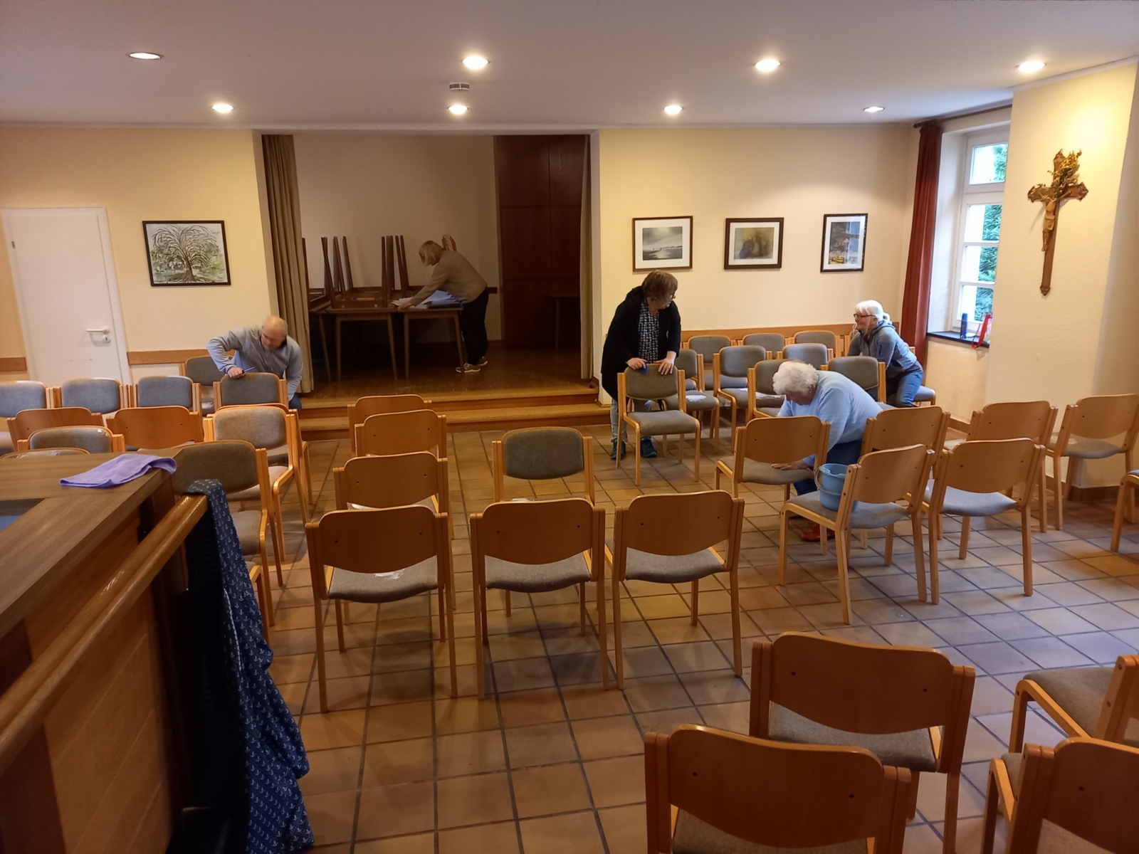 Blitzblanktag im Pfarrheim Gruiten